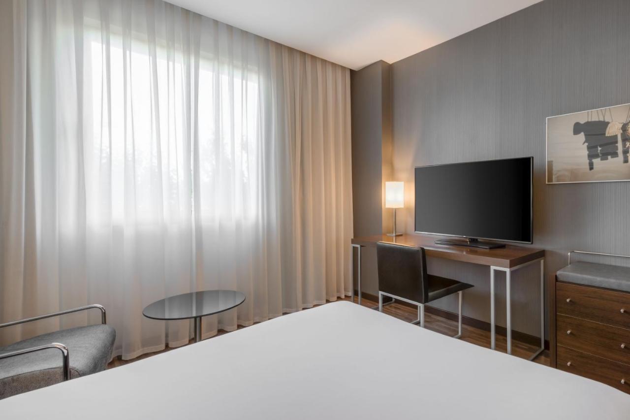 Ac Hotel By Marriott Madrid Airport Coslada Exteriér fotografie